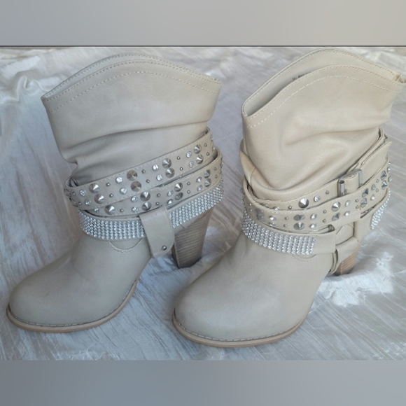 Woman's boots - Picture 2 of 4